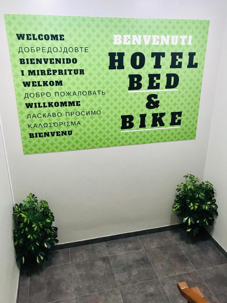 Hotel Bed & Bike Чезена Екстериор снимка